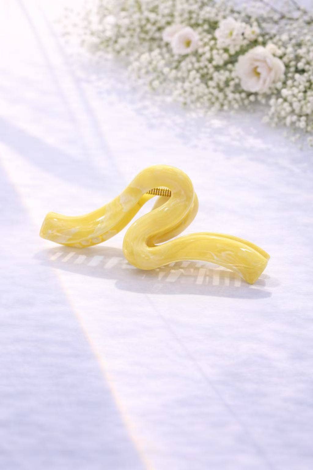 Wavy Hair Clip - butter yellow